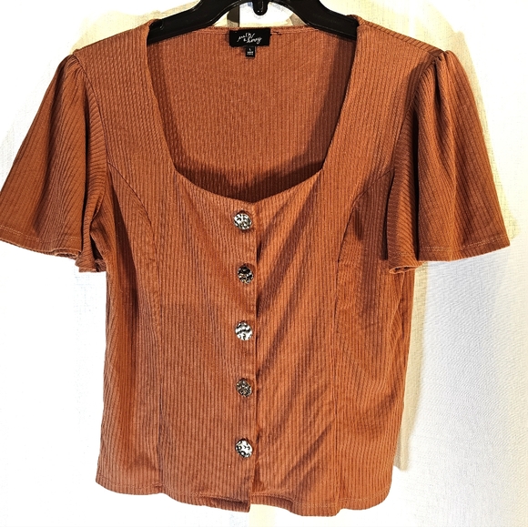 3/$20 Milk & Honey L bd Crop Top - Picture 1 of 7